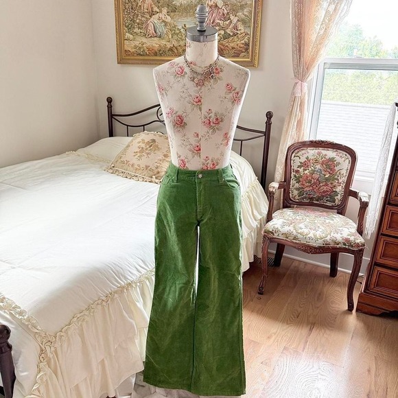 Pants - Green corduroy pants  Y2K green corduroy pants SO 26" waist